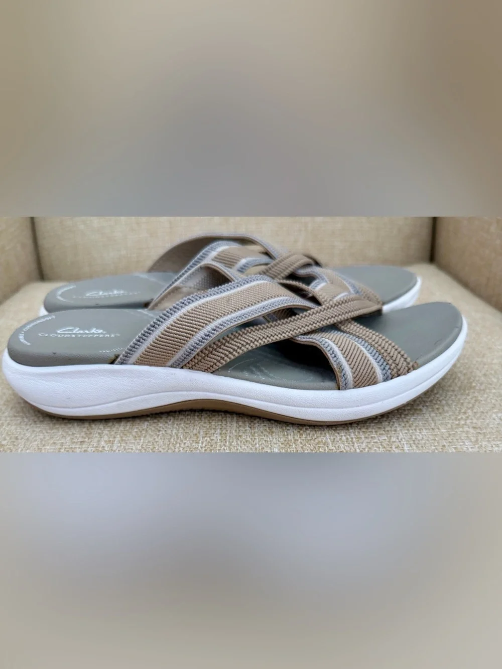 Clarks Mira Isle Tan Gray Crisscross Cloudsteppers Sandals Slides Women Size 8M